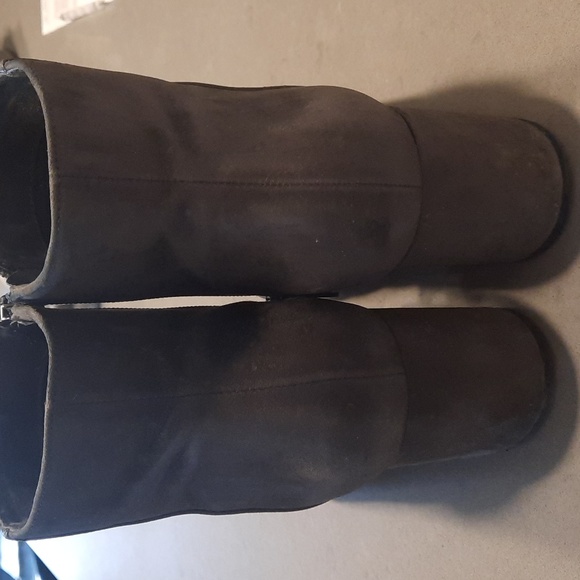 Lord & Taylor Grey Bootie S7 - Picture 4 of 6